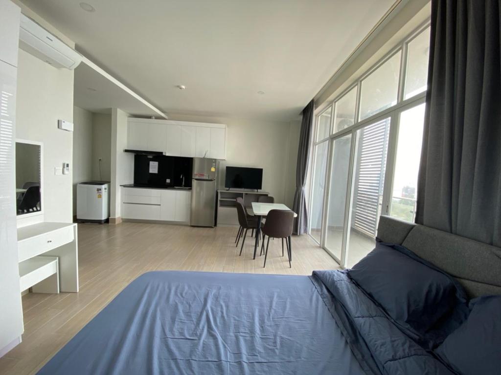 The Hill Residence photo 2