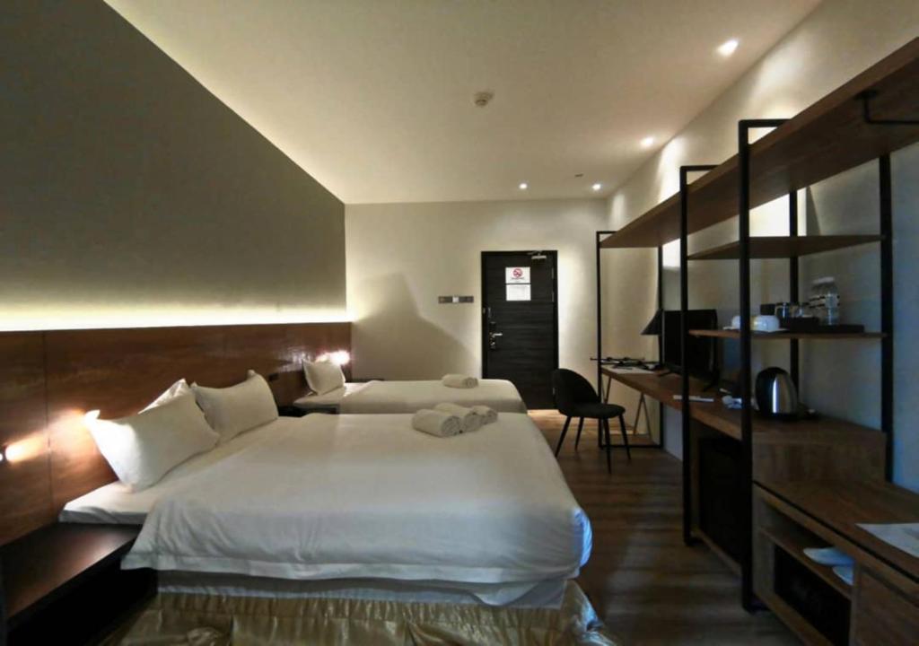 Roxy Hotel Padungan photo 4