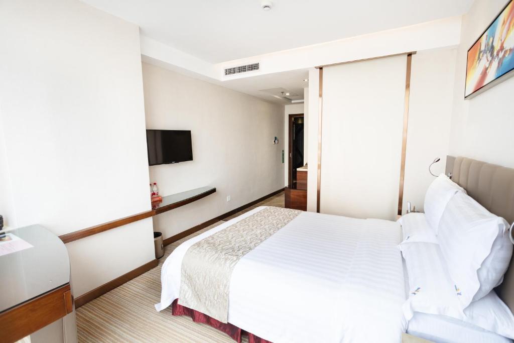 Двухместный (Номер Делюкс с кроватью размера «queen-size» и видом на город), L Hotels Changsheng Branch