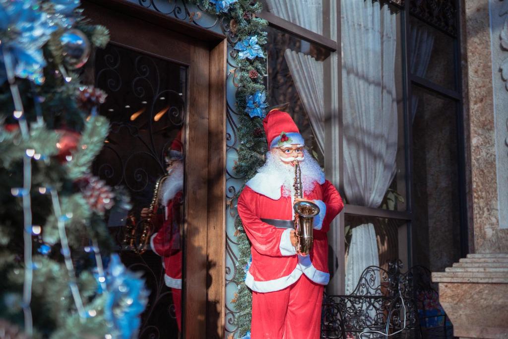 Dong Duong Hotel & Suites