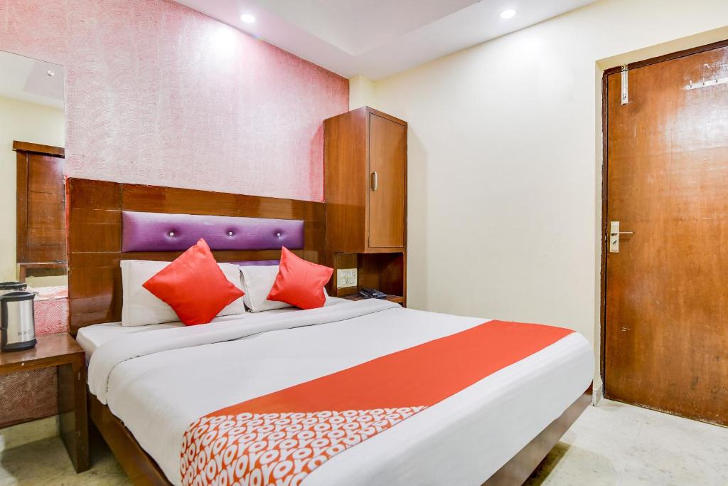 Трехместный (Классический трехместный номер), OYO 64637 Coral Plaza Hotel