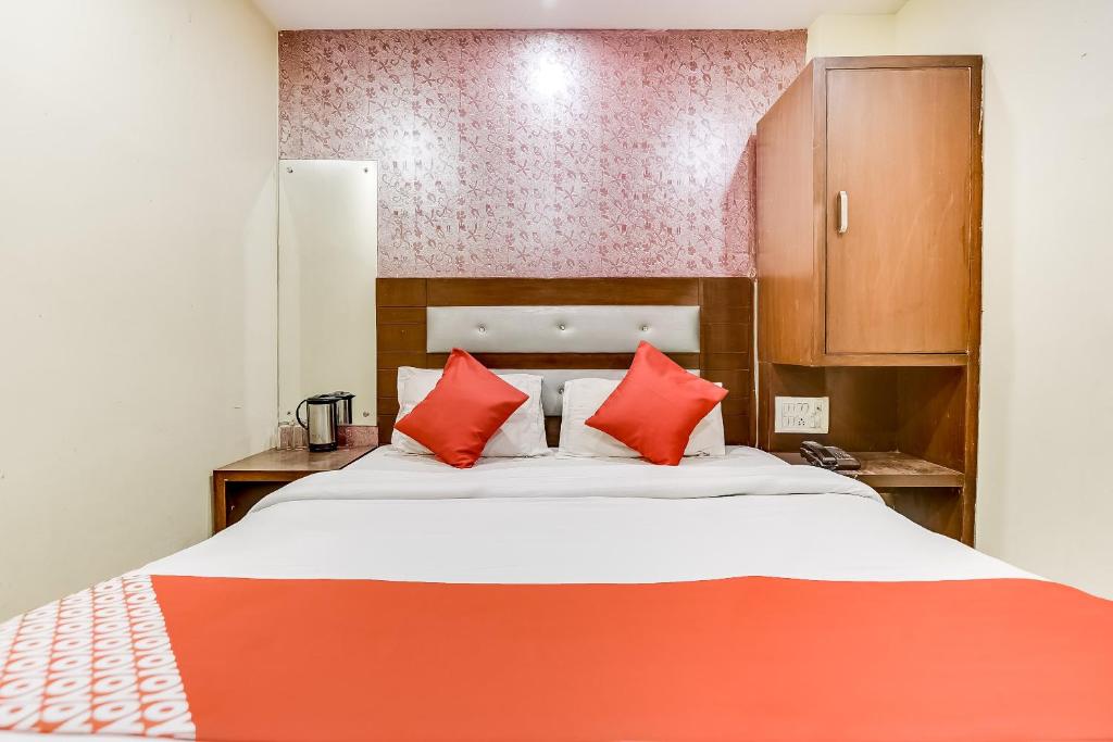 Трехместный (Классический трехместный номер), OYO 64637 Coral Plaza Hotel