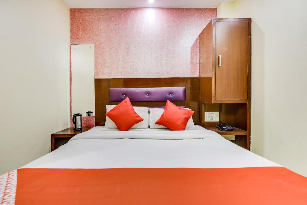 Трехместный (Классический трехместный номер), OYO 64637 Coral Plaza Hotel