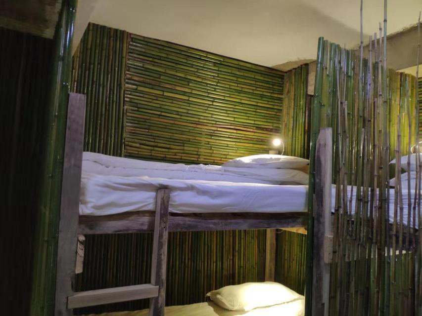 Green Hostel & Sunny Guesthouse photo 1