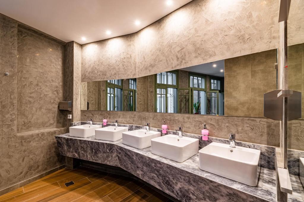 Номер (Кровать в общем 8-местном номере для мужчин и женщин), Athens Hub Hostel