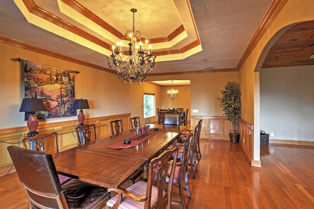 Grand Home with Indoor Pool and Basketball Court and View photo 3