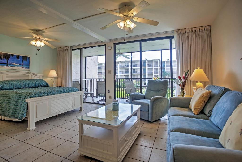 Sanibel Island Studio with Pool Access Walk to Beach photo 4