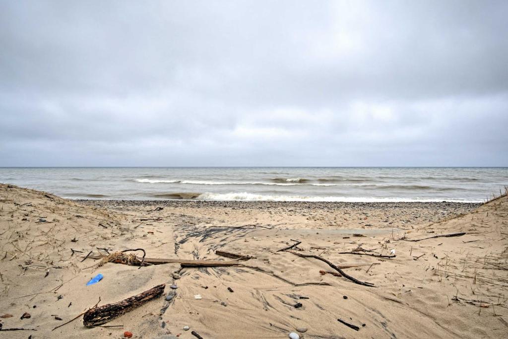Spacious South Haven Home about 1 Mi to Lake Michigan! photo 1