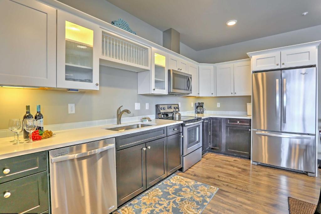 Modern Manson Condo with Pool and Lake Chelan Views! photo 2
