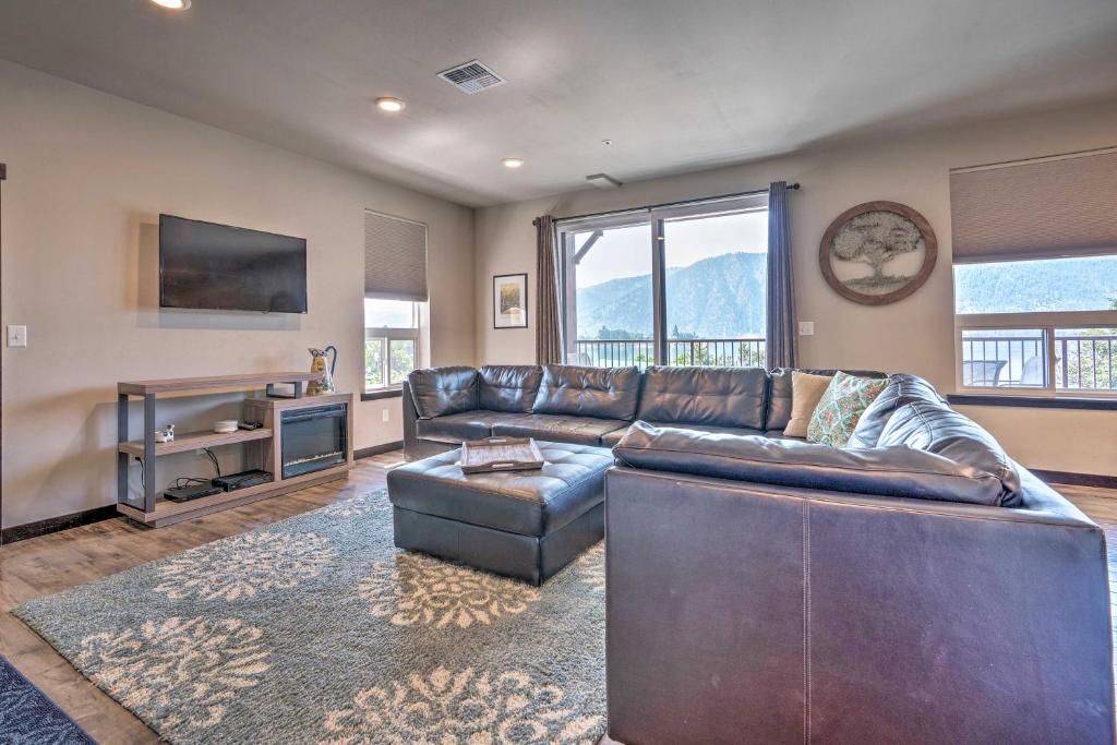 Modern Manson Condo with Pool and Lake Chelan Views! photo 4