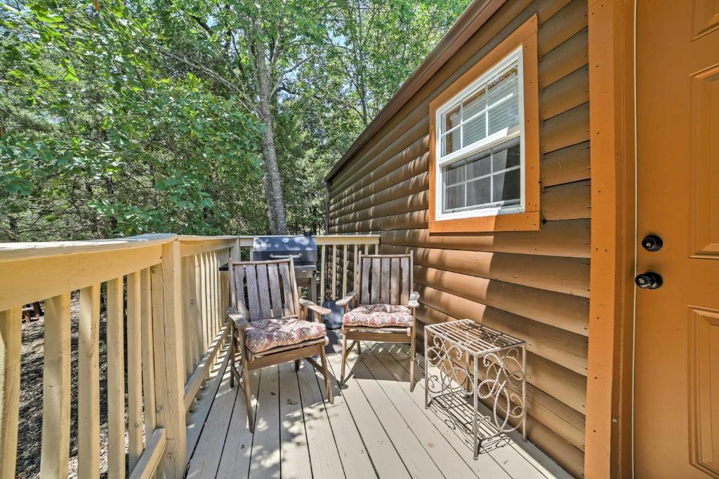 Cozy Branson Cabin Near Table Rock Lake! photo 2