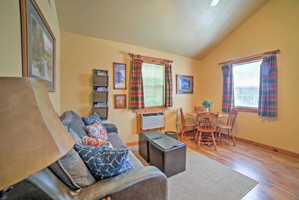 Cozy Branson Cabin Near Table Rock Lake! photo 4