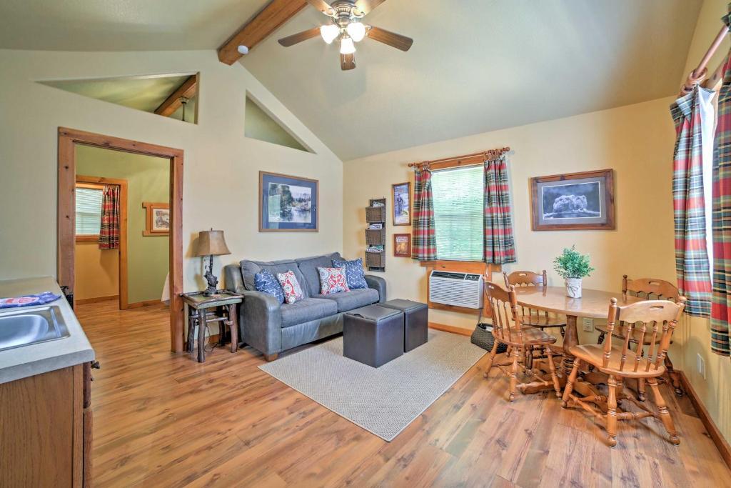 Cozy Branson Cabin Near Table Rock Lake! photo 1