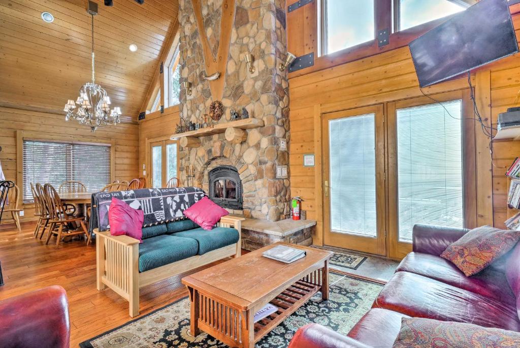 Spacious Fairplay Cabin with Deck and Dry Sauna! photo 4