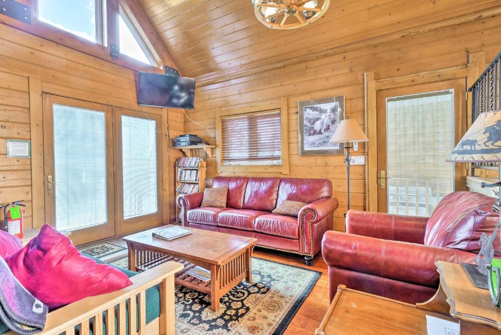 Spacious Fairplay Cabin with Deck and Dry Sauna! photo 3