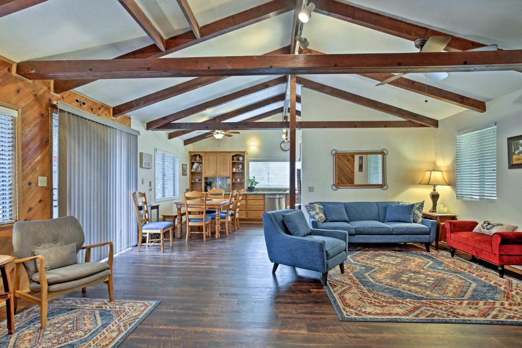 Cozy Home with Patio Near Yosemite National Park!