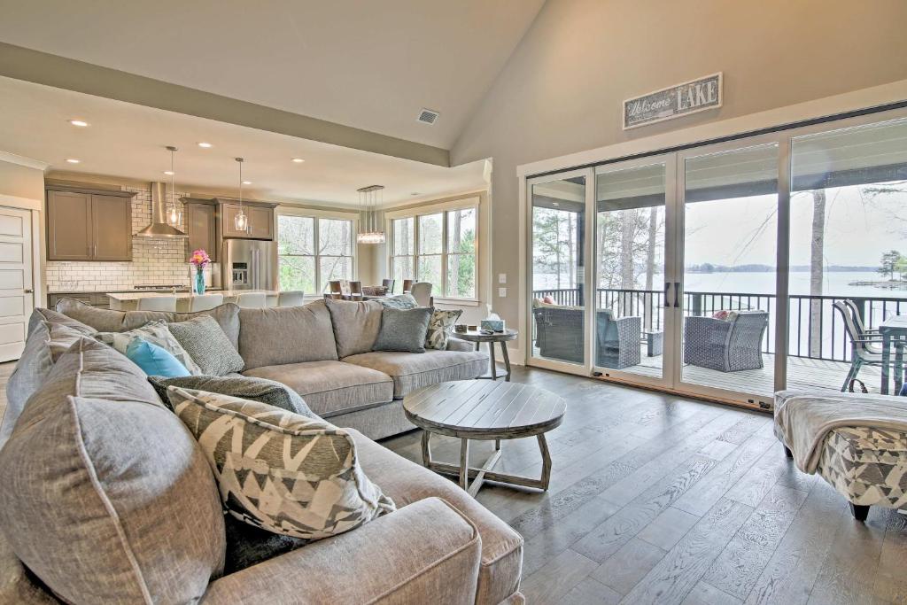 Lake Keowee Home with Balcony and Boat Dock! photo 4