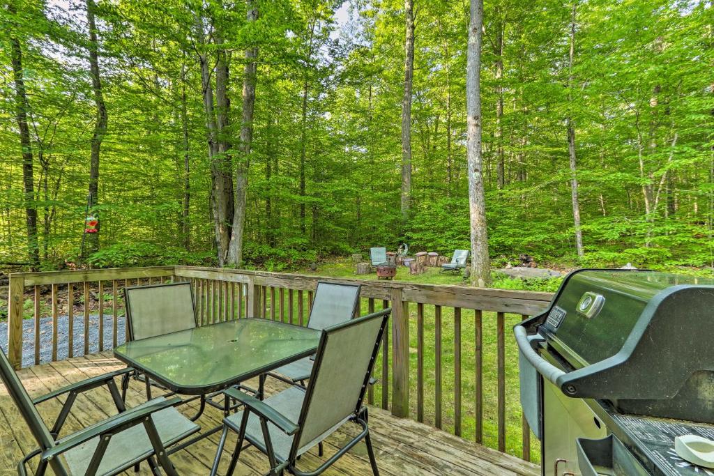 Secluded Pocono Lake Home with Large Deck and Fire Pit photo 4