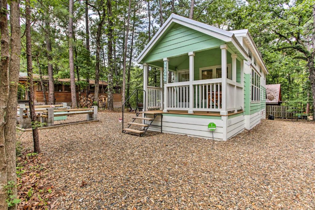Cozy Broken Bow Vacation Rental about 5 Mi to Lake!