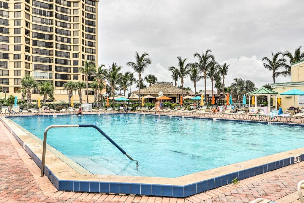 Hutchinson Island Condo with 5 Pools and Golf Course! photo 1