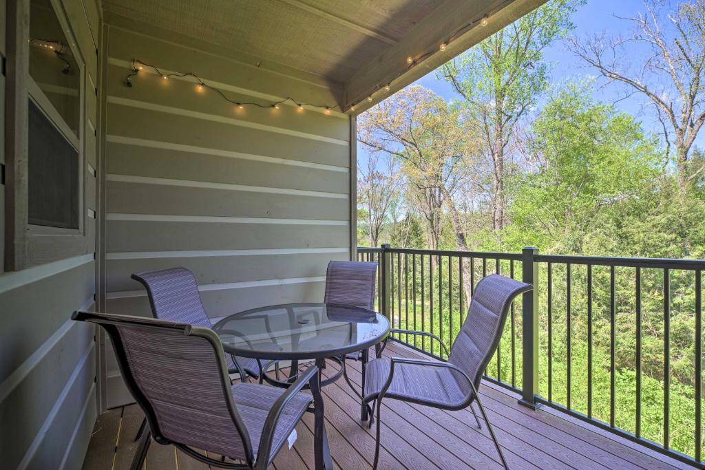 Townsend Condo with Pool, Great Smoky Mountain Views