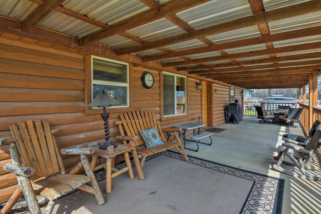 Bartlesville Cabin with Pool, Hot Tub and Trampoline! photo 1