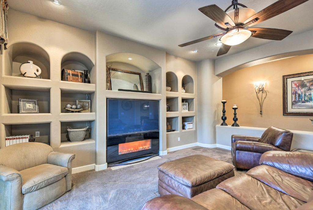 Free Heated Pool & Putting Green: Gilbert Home - Tap to explore photos