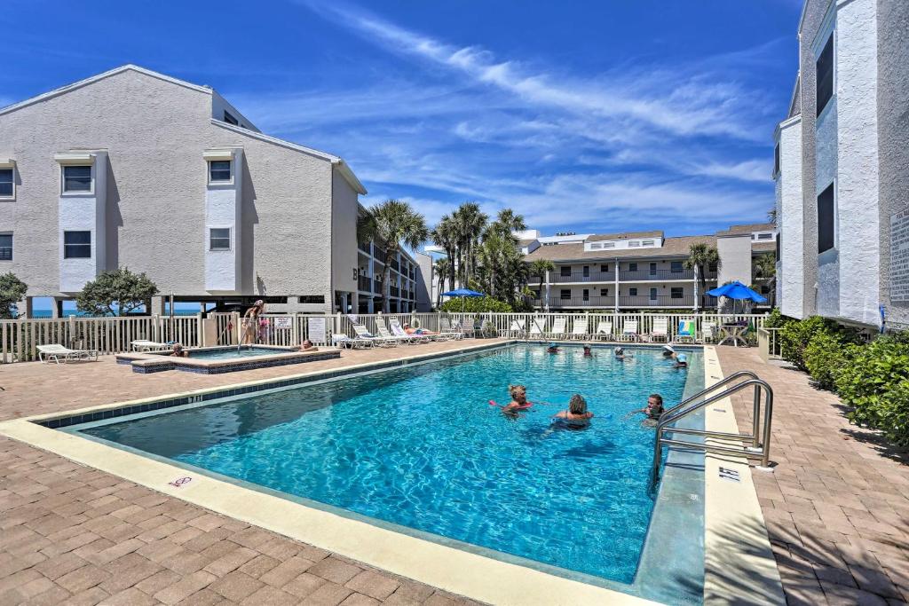 Beachfront Englewood Condo with Community Pool! photo 1