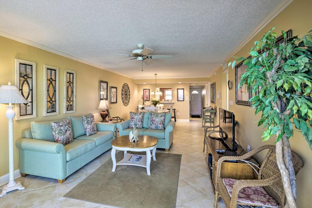 Beachfront Englewood Condo with Community Pool! photo 4