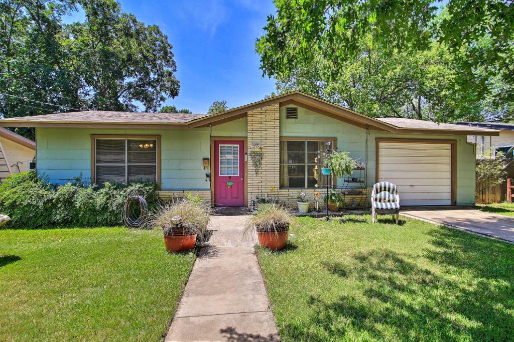 Fredericksburg Home - 8 Blocks to Main St and Wineries photo 1