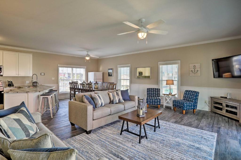 Spacious Murrells Inlet Home with Pool, Walk to Shore photo 4