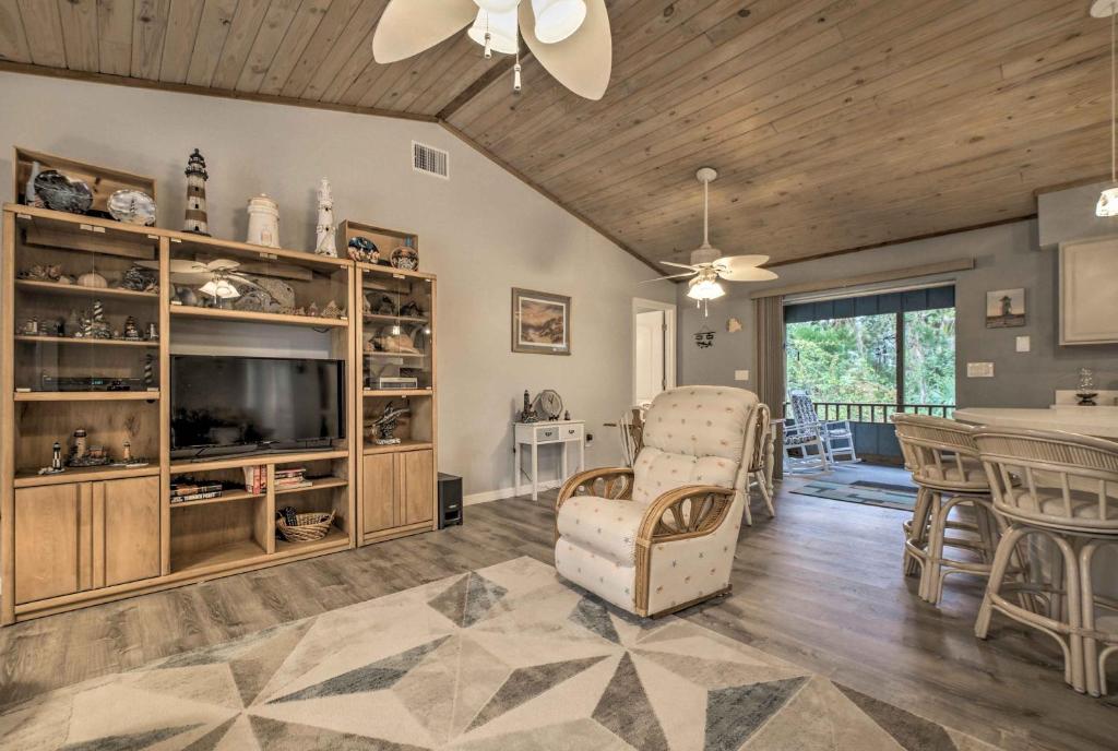 Crystal River Home with Dock, 1 Mile to Boat Launch photo 4