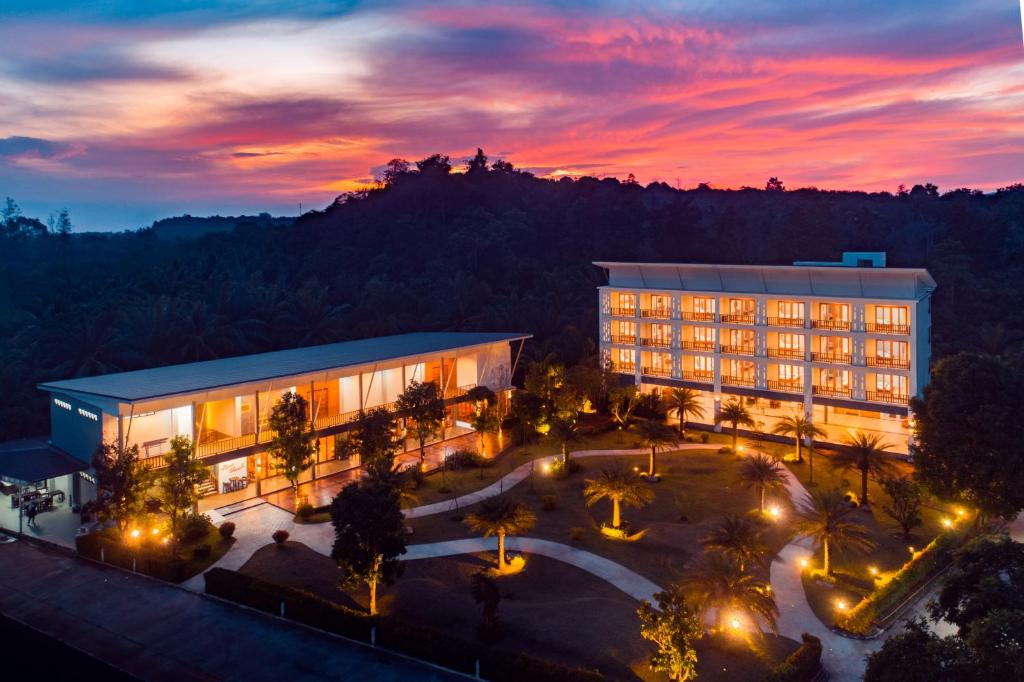 Nana Beach Hotel & Resort photo 2