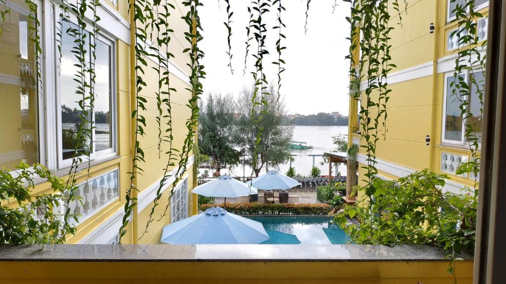 TRIPLE Riverside Villa HoiAn