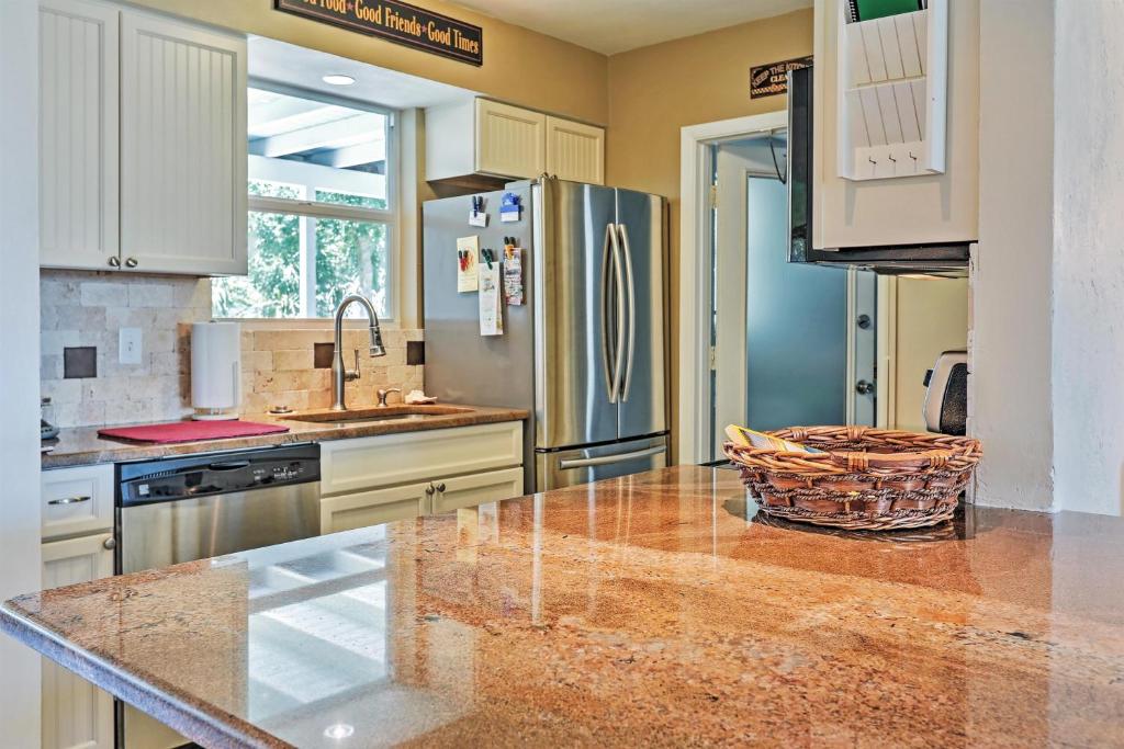 Ormond Beach Bungalow with Patio and Quiet Setting! photo 4