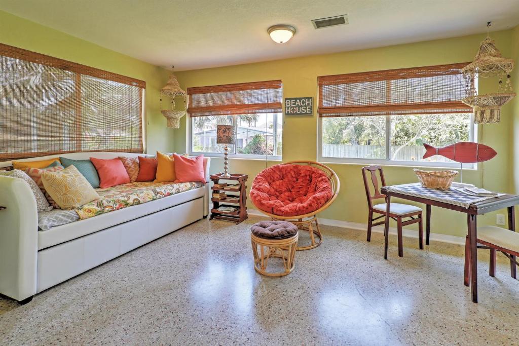 Ormond Beach Bungalow with Patio and Quiet Setting! photo 2