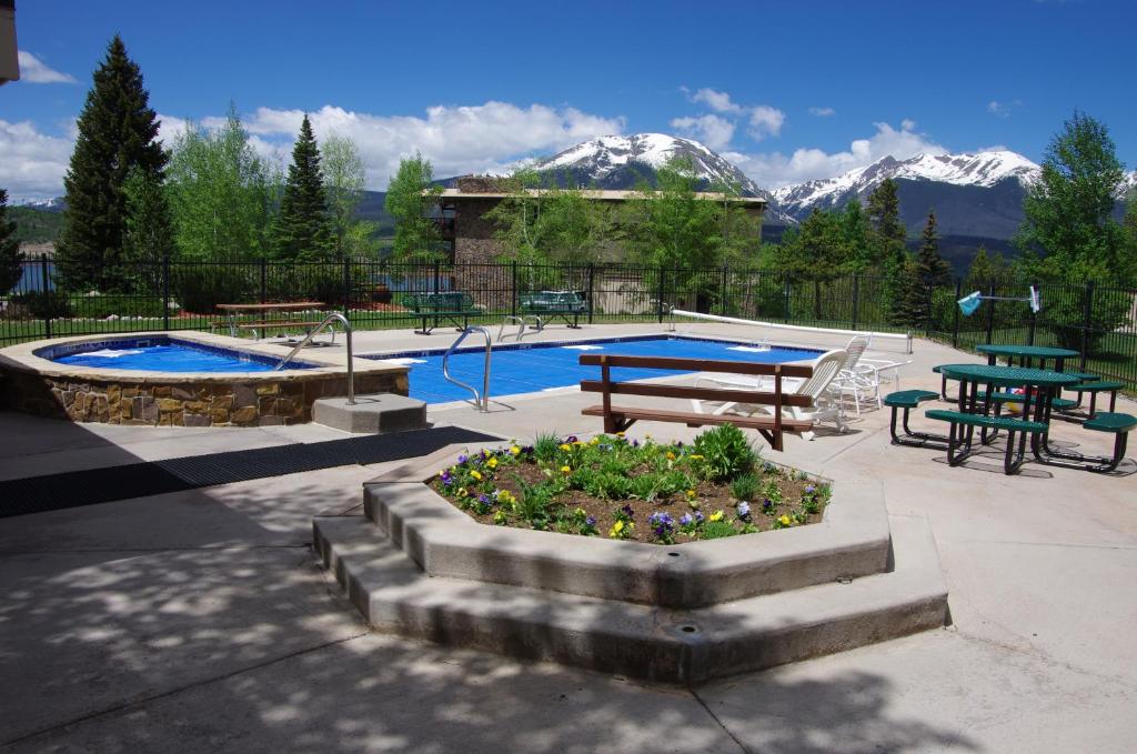 Scenic Dillon Condo with Hot Tub and Mountain Views! photo 2