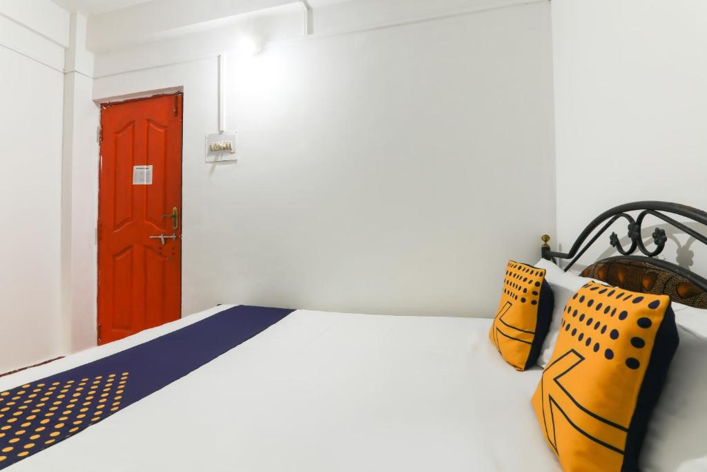 Трехместный (Трехместный номер с ванной комнатой), SPOT ON 61339 Swami Samarth Guest House