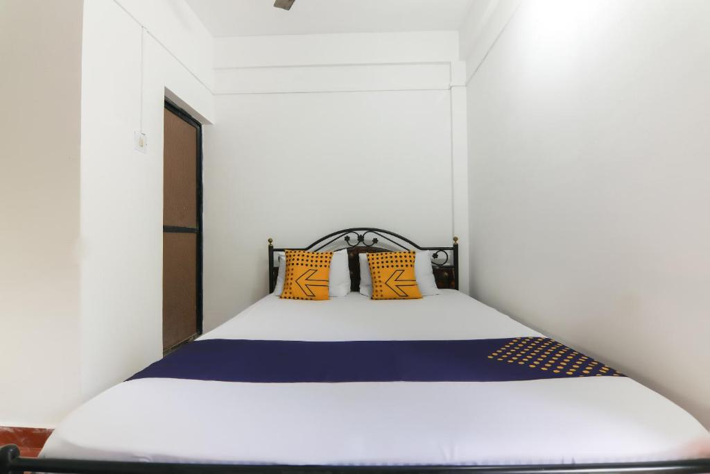 Трехместный (Трехместный номер с ванной комнатой), SPOT ON 61339 Swami Samarth Guest House