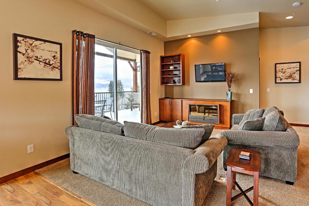 Breezy Lake Chelan Condo with Pool and Hot Tub Access! photo 3