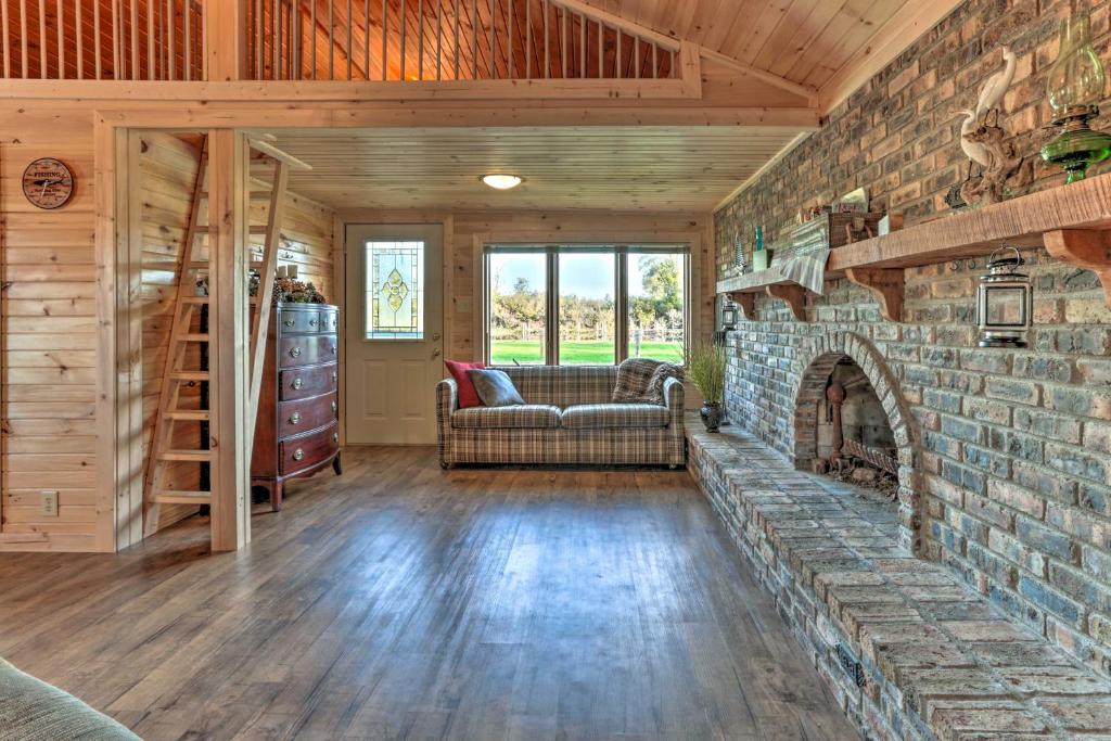 Waterfront Syracuse Home with Deck, Fire Pit and Kayaks photo 3