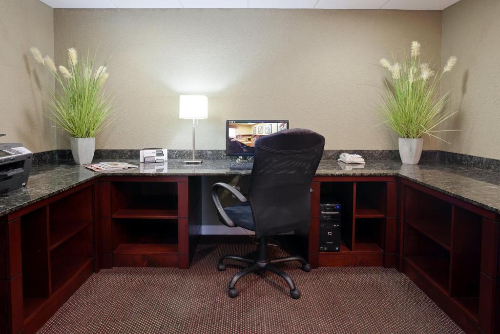 Holiday Inn Express Hotel & Suites Port Clinton-Catawba Island, an IHG Hotel photo 3