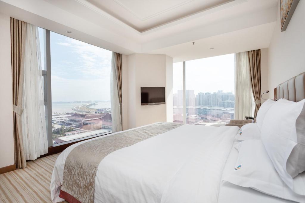 Двухместный (Executive King room with Seaview), L Hotels Changsheng Branch
