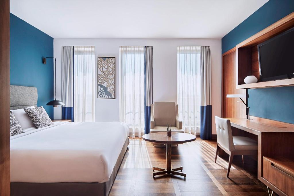 Двухместный (Улучшенный номер с 1 кроватью размера «king-size»), Hotel Metropol Palace, a Luxury Collection Hotel