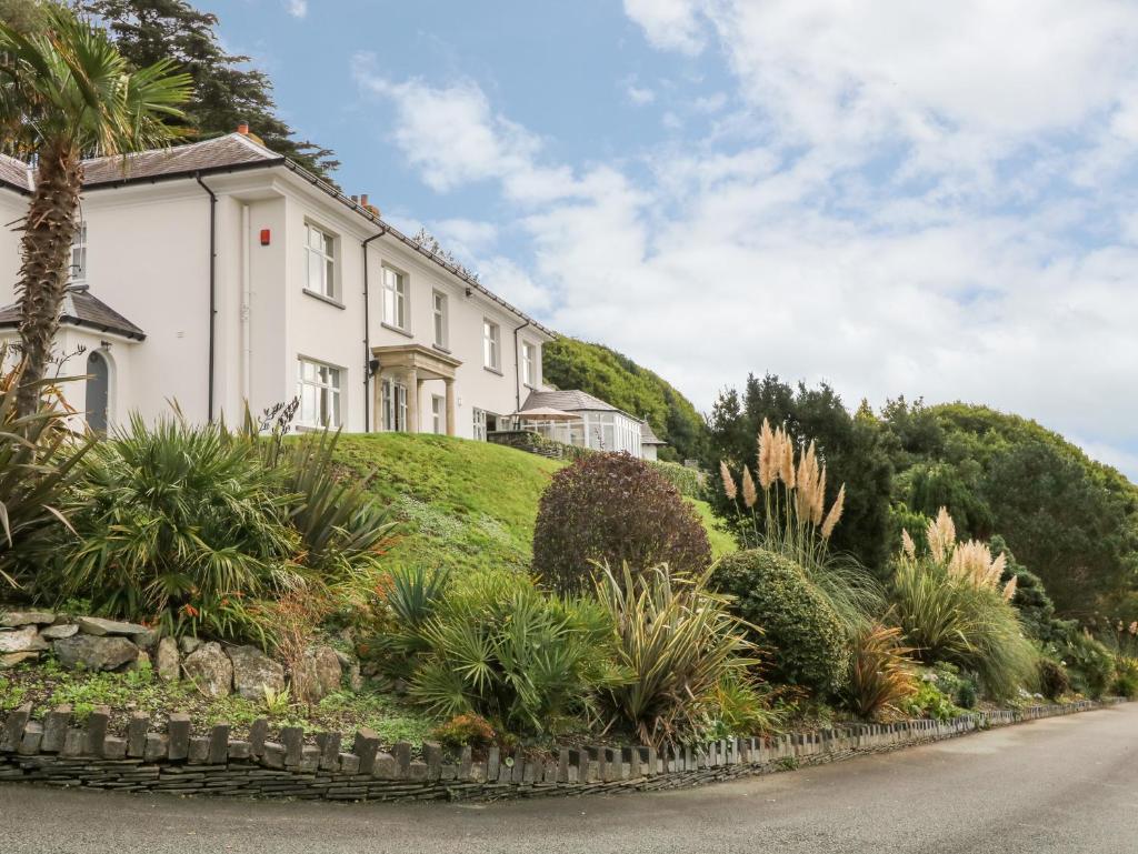 Brynmorwydd photo 3