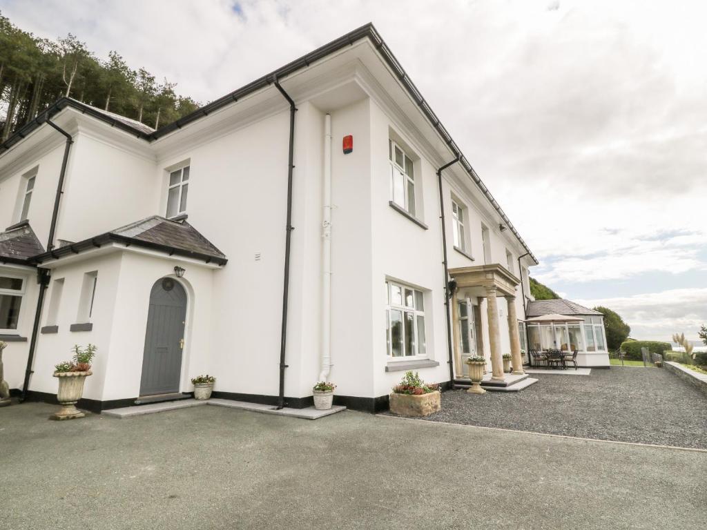 Brynmorwydd photo 1