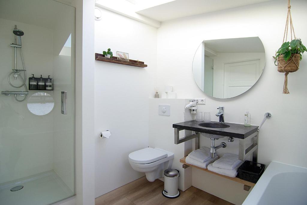 Eco HouseBoat Room Type - Superior King Room