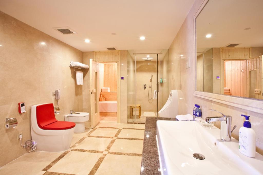 Двухместный (Mainland Chinese Citizens - Special Offer-Superior Double Room), Beijing Guizhou Hotel