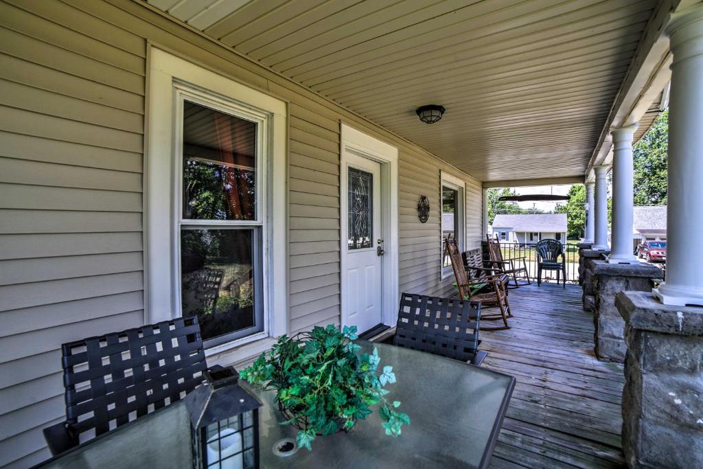 Explore Lake Erie and Strip From Quaint Apartment! photo 1