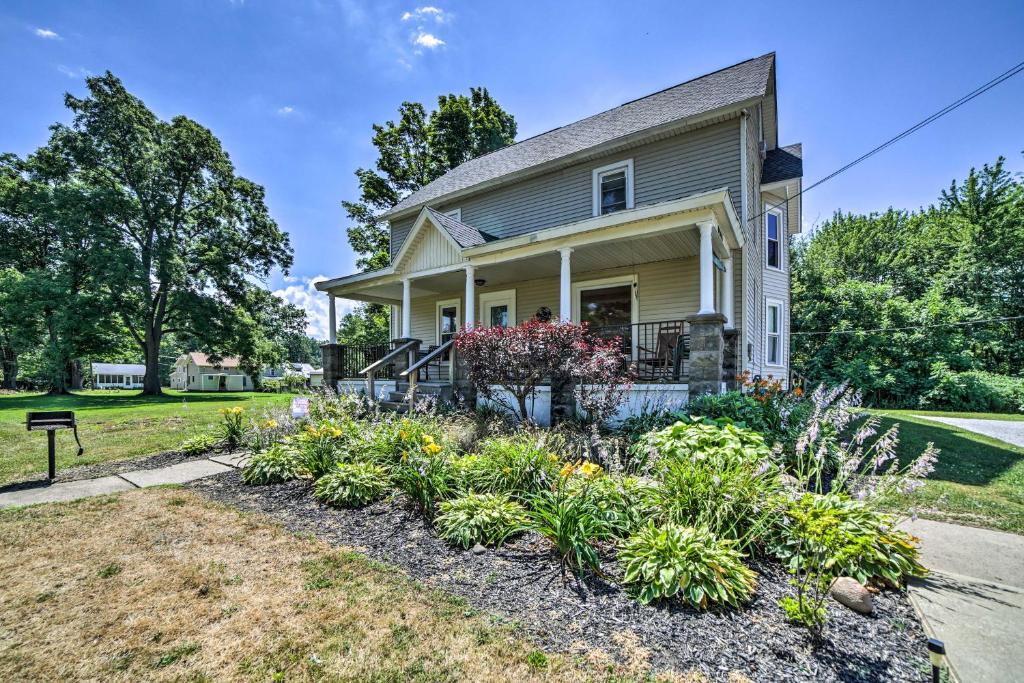 Explore Lake Erie and Strip From Quaint Apartment! photo 2